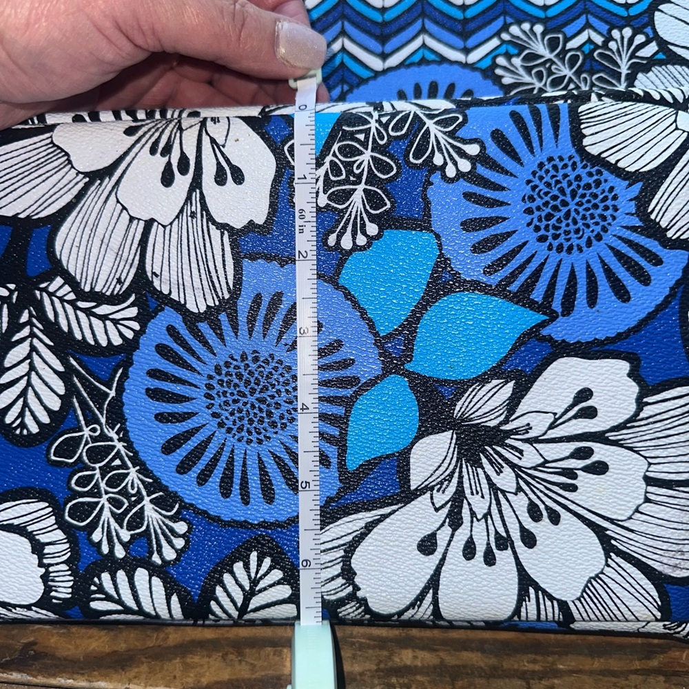 Vera Bradley  Blue Bayou Shoulder Bag in a Vibrant Blue & Black Pattern -NWOT - Picture 15 of 15